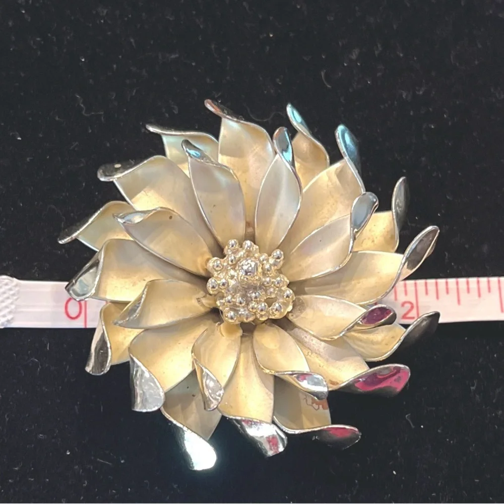 Vintage Coro Gold Tone Floral Brooch - Picture 4 of 4